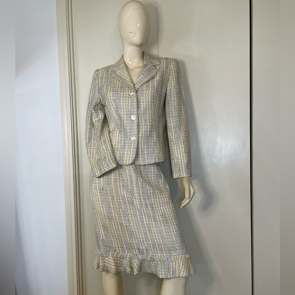 Vintage 2 Piece Suit Jacket & Skirt Woven Size 8P